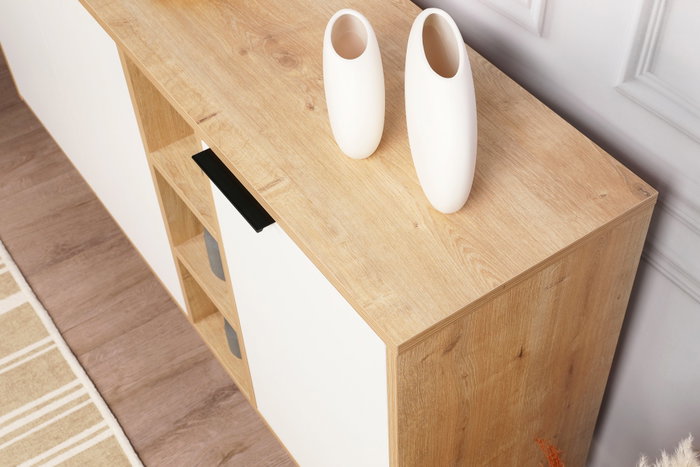 Hanah Home Consola Roble, Blanco. Fabricada 100% en tablero de partículas revestido de melamina con patas metálicas. Medidas: 142x83x35.6 cm.